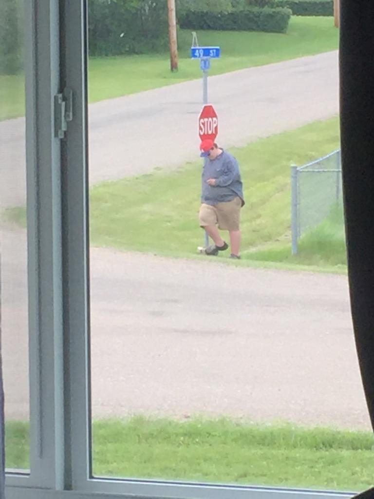 Police looking to speak with unknown man in Glendon
