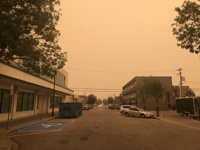 Poor air quality can affect everyone differently: Alberta Health Services