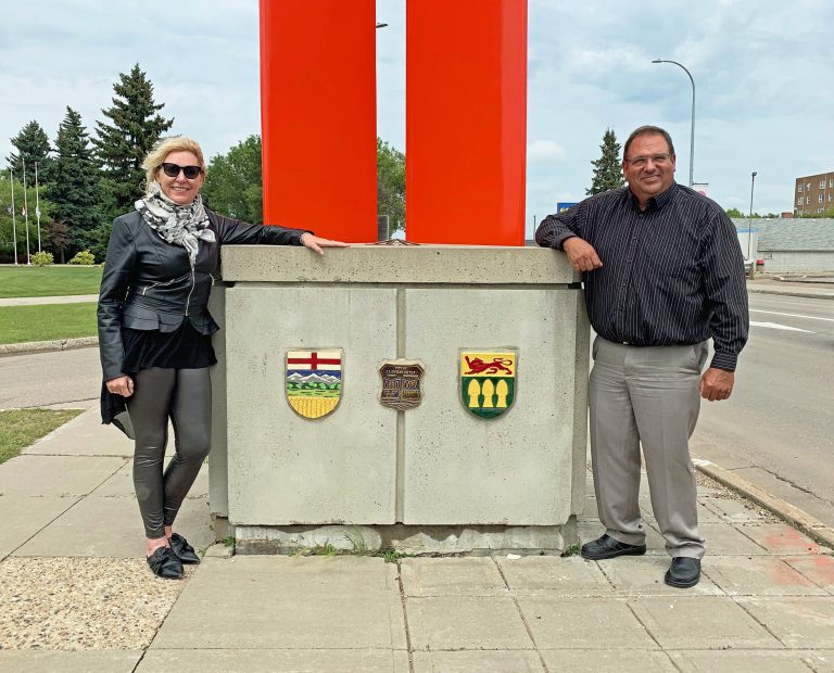 Mayor of Drumheller makes good on wager with Mayor Aalbers