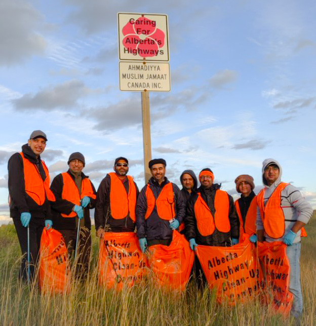 Lloydminster Muslim youth learn about responsibility through highway clean up