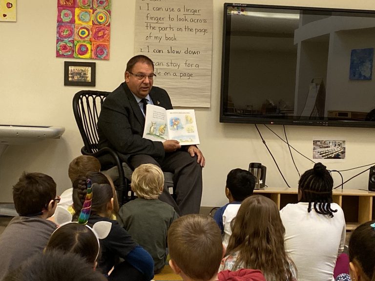 Mayor Aalbers reads to students for Education Week