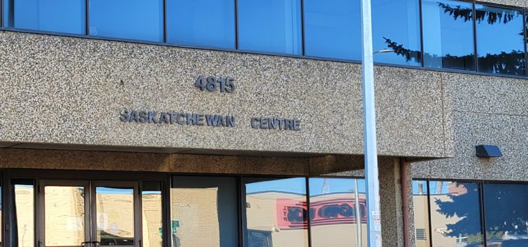 Saskatchewan cutting assistance to prolific violent offenders at large