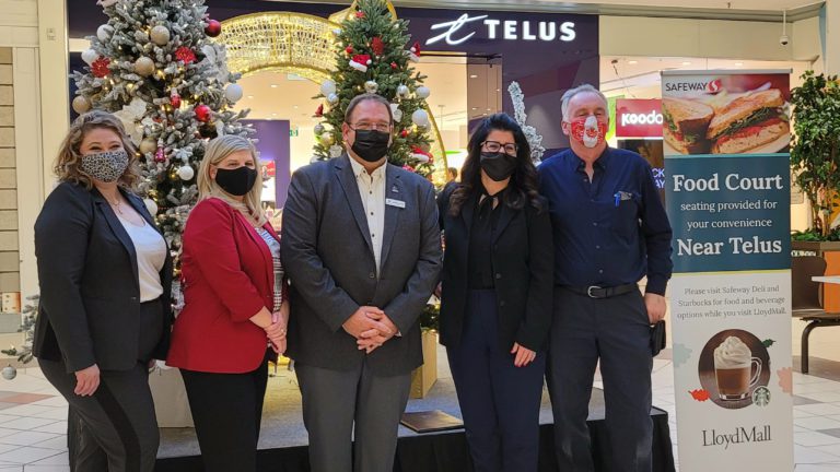 Mall cuts ribbon for official reopening