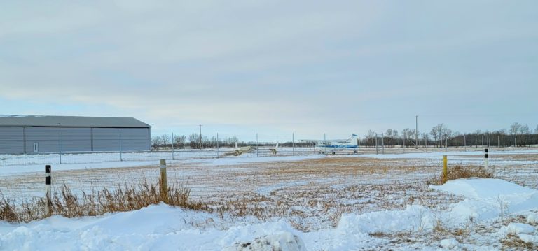 Pilots at Lloydminster airport want mixed use option as City talks hangar changes