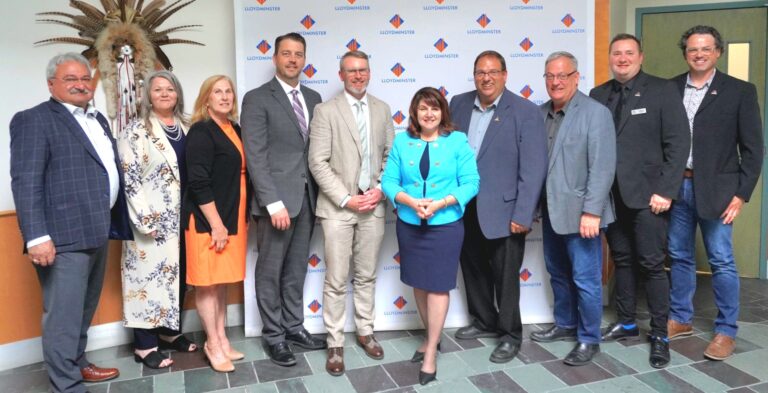 Alberta health minister meets Saskatchewan health minister in Lloydminster