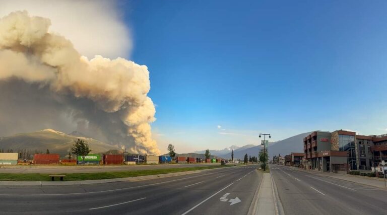 High winds a vital part of the quick spreading Jasper wildfire