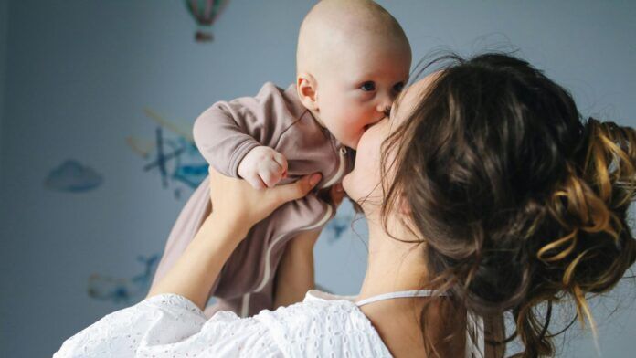 Alberta hooks up helpline for new parents seeking advice