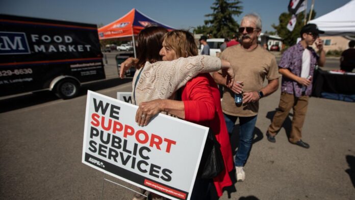 AUPE members with signs.