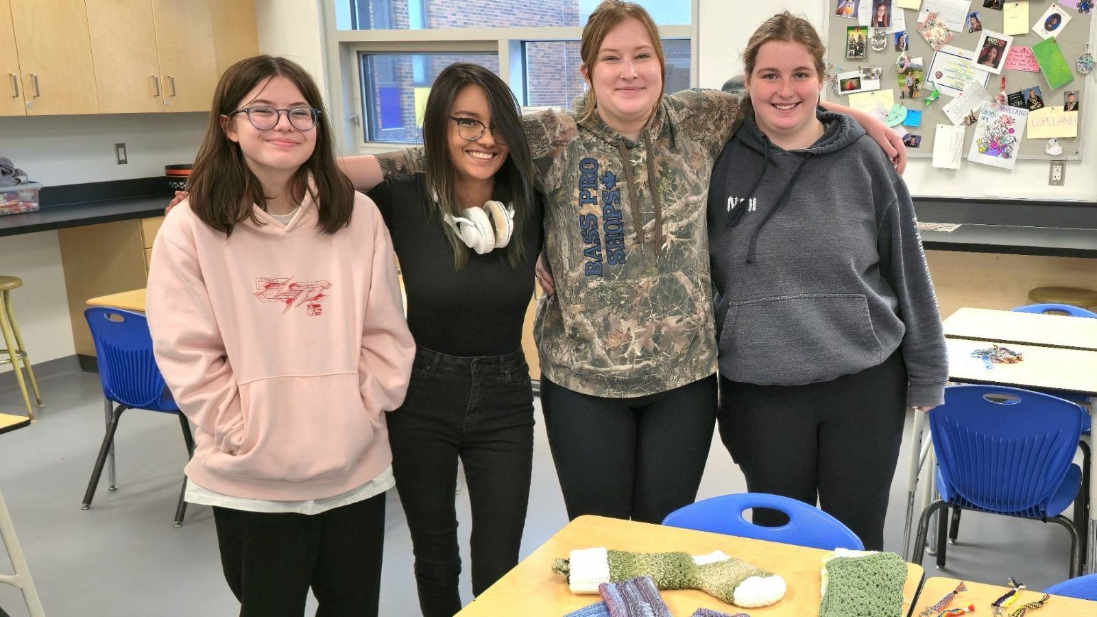 Lloyd Comp students prep for Christmas Market. | Photo: 106.1 The Goat/Vista Radio.