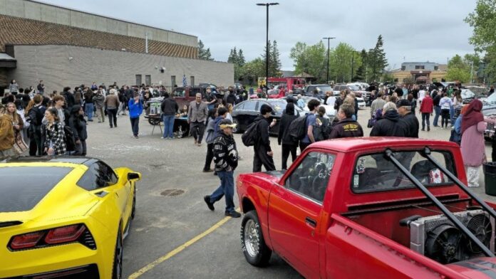 Lloyd Comp students viewing the annual Car & Truck Show. | Photo: 106.1 The Goat/Vista Radio.