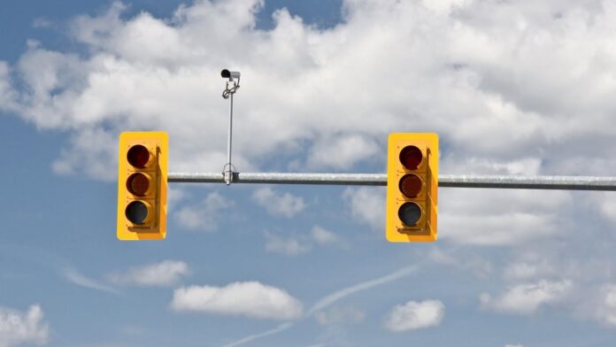 Camera located above traffic signals. | Photo: SGI, social media.