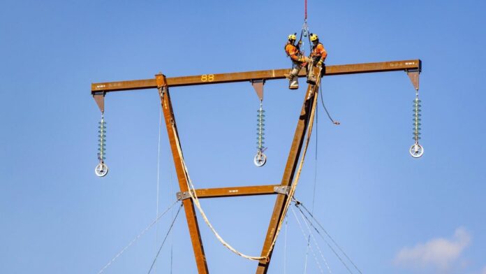 SaskPower line technicians at work. | Photo: SaskPower, social media.