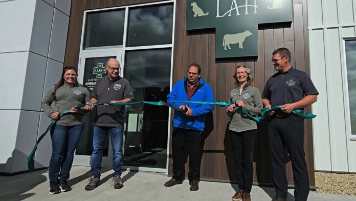 Mayor Gerald Aalbers cuts the ribbon to formally open the new Lloydminster Animal Hospital. | Photo: 106.1 The Goat/Vista Radio.
